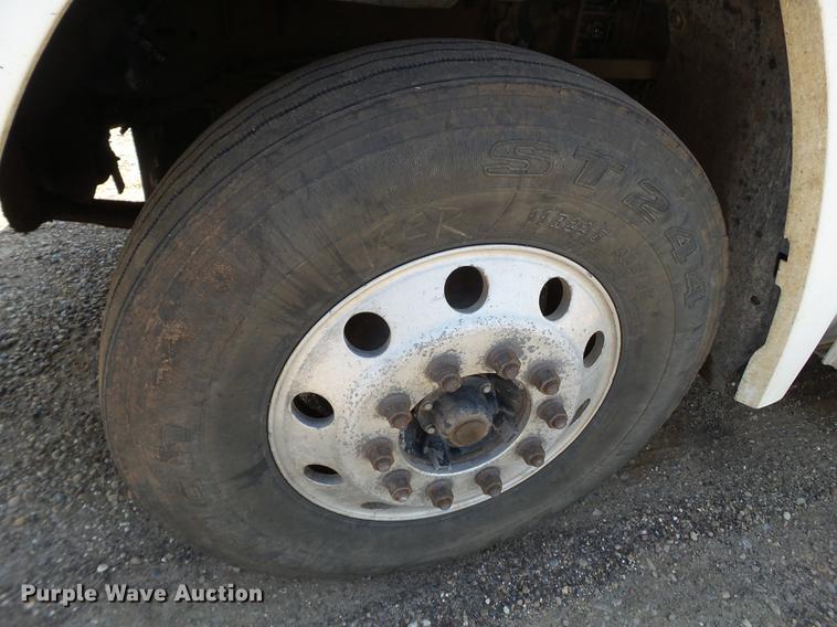 image for item DD1158 2002 Freightliner FLD semi truck