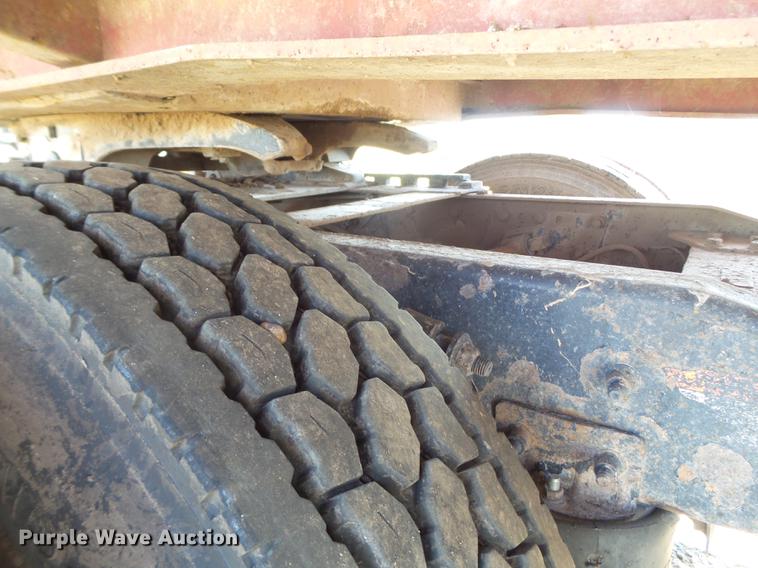 image for item DD1158 2002 Freightliner FLD semi truck