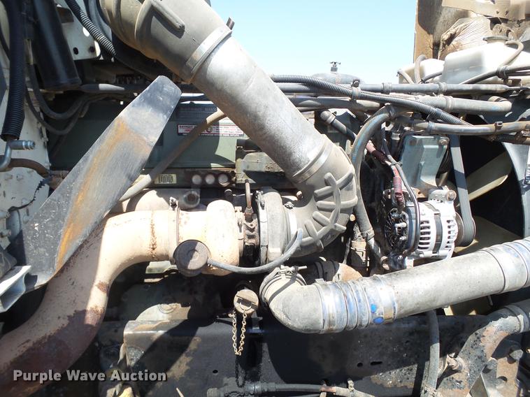 image for item DD1158 2002 Freightliner FLD semi truck