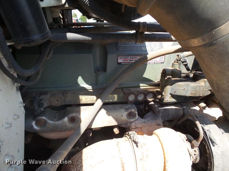 image for item DD1158 2002 Freightliner FLD semi truck