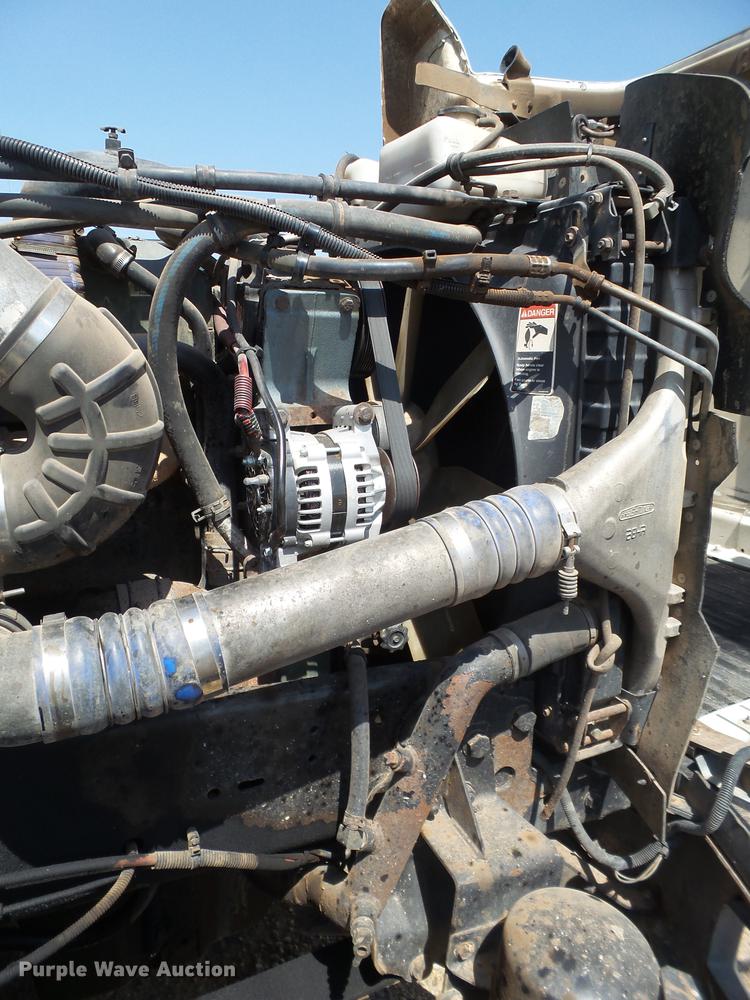 image for item DD1158 2002 Freightliner FLD semi truck