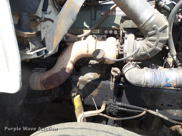 image for item DD1158 2002 Freightliner FLD semi truck