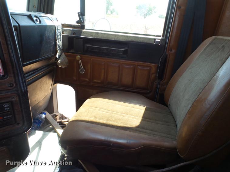 image for item DD1158 2002 Freightliner FLD semi truck