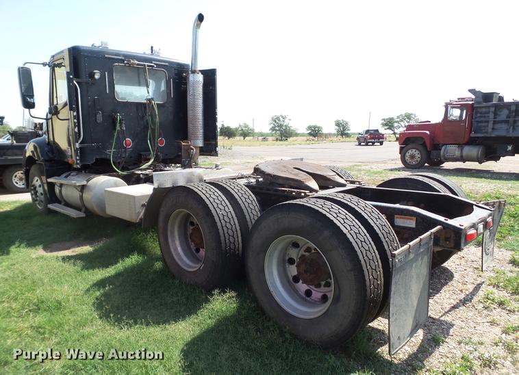 image for item DD1162 2007 Freightliner Columbia semi truck