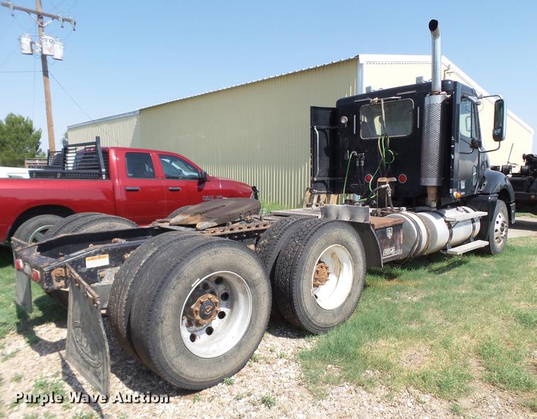 image for item DD1162 2007 Freightliner Columbia semi truck