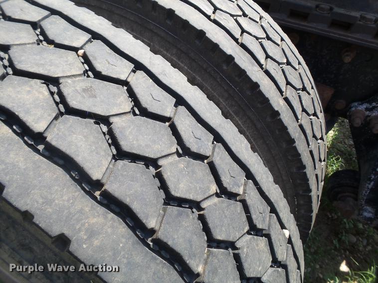 image for item DD1162 2007 Freightliner Columbia semi truck