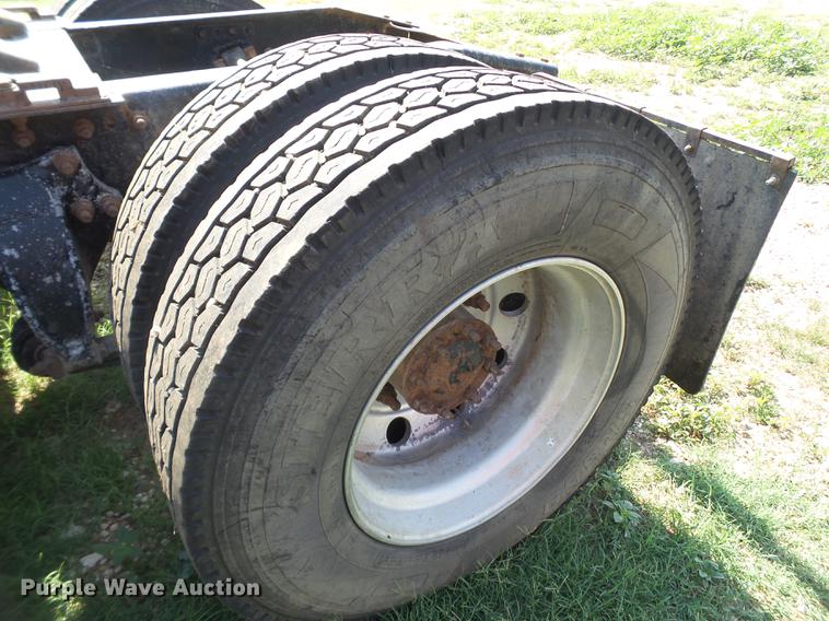 image for item DD1162 2007 Freightliner Columbia semi truck