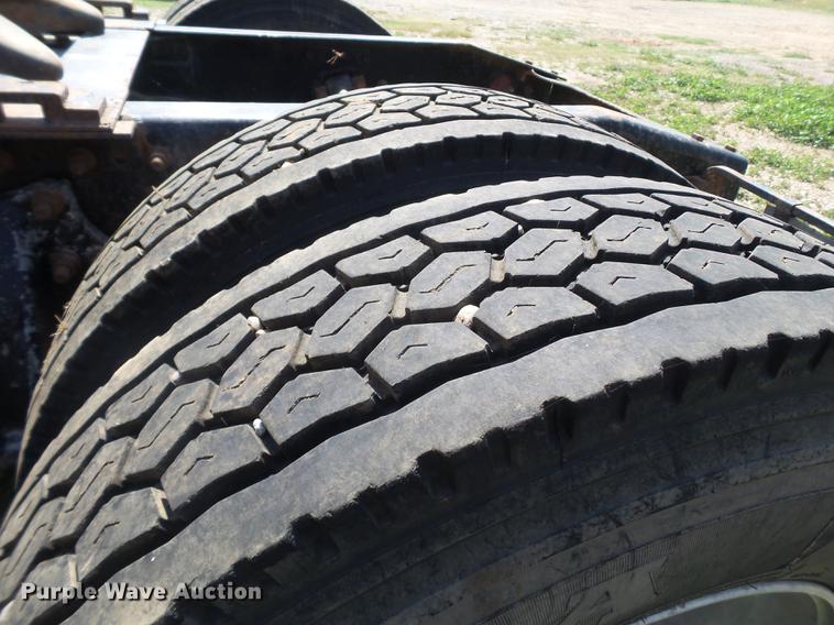 image for item DD1162 2007 Freightliner Columbia semi truck