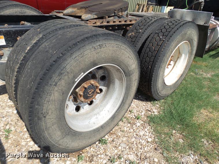 image for item DD1162 2007 Freightliner Columbia semi truck