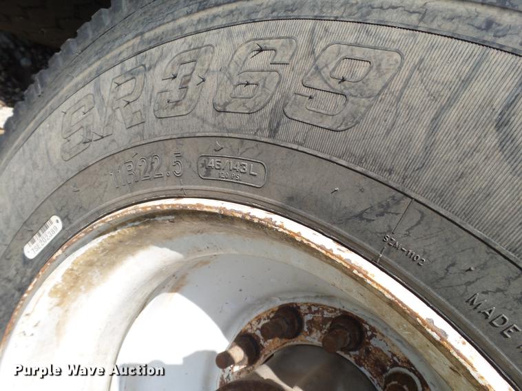 image for item DD1162 2007 Freightliner Columbia semi truck