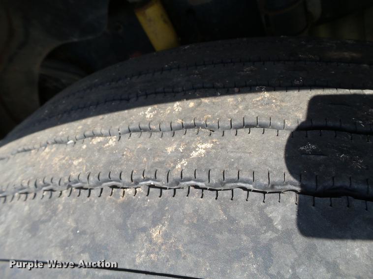 image for item DD1162 2007 Freightliner Columbia semi truck