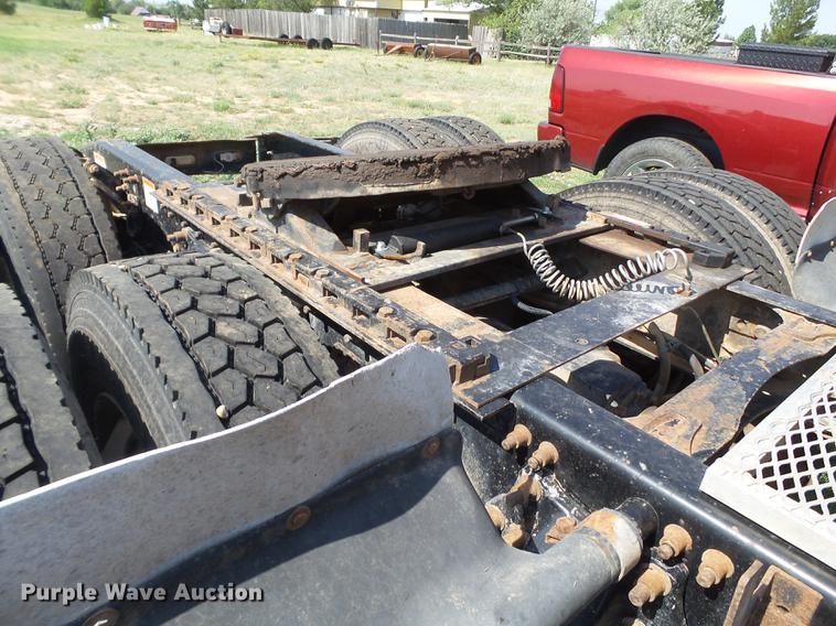 image for item DD1162 2007 Freightliner Columbia semi truck