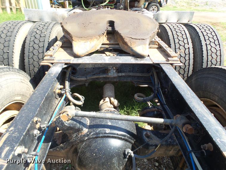 image for item DD1162 2007 Freightliner Columbia semi truck