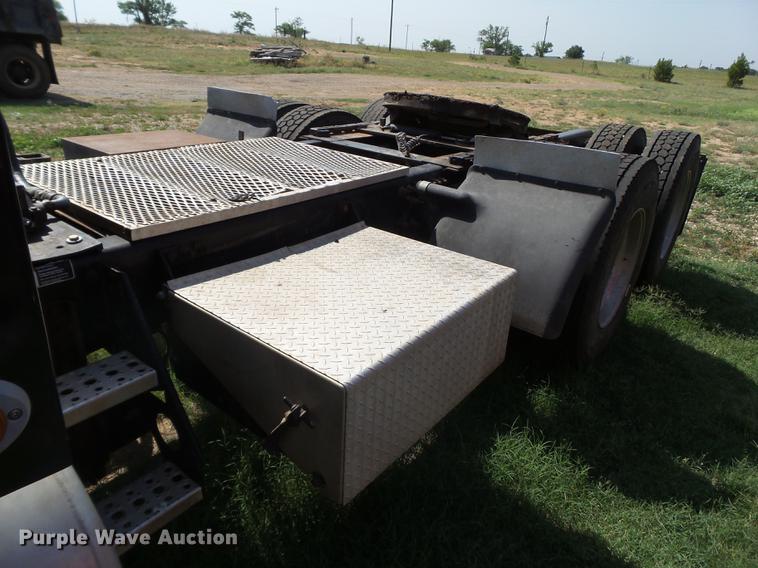 image for item DD1162 2007 Freightliner Columbia semi truck