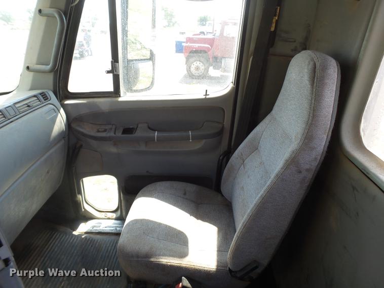 image for item DD1162 2007 Freightliner Columbia semi truck