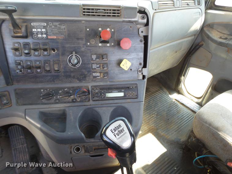 image for item DD1162 2007 Freightliner Columbia semi truck