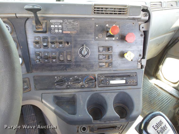 image for item DD1162 2007 Freightliner Columbia semi truck