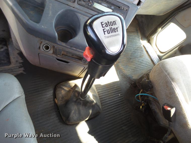 image for item DD1162 2007 Freightliner Columbia semi truck