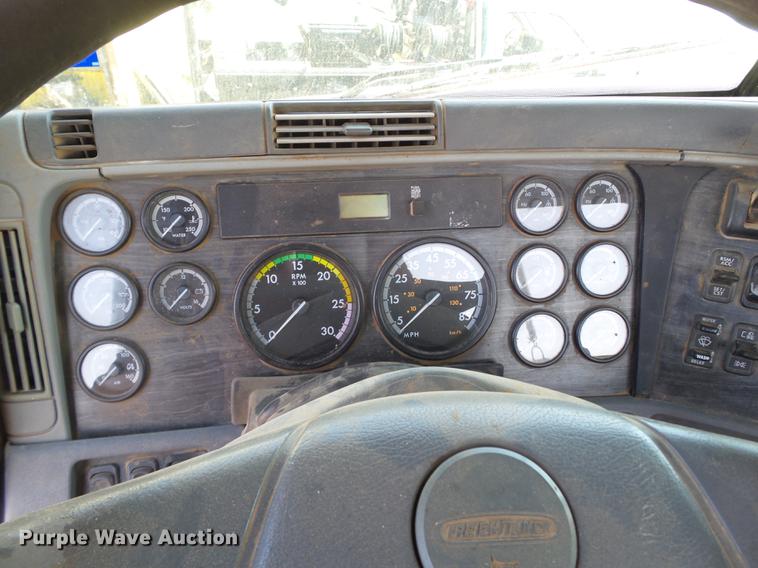 image for item DD1162 2007 Freightliner Columbia semi truck