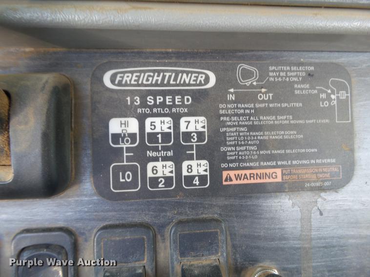 image for item DD1162 2007 Freightliner Columbia semi truck