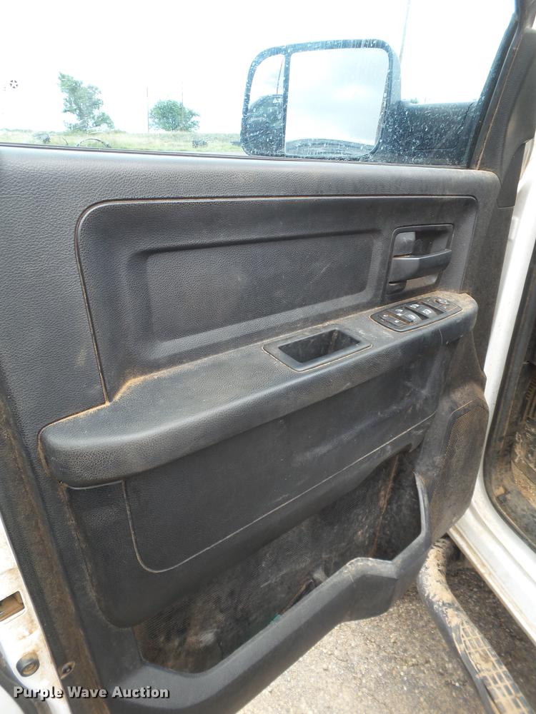 image for item DD1164 2014 Dodge Ram 5500 Crew Cab flatbed truck