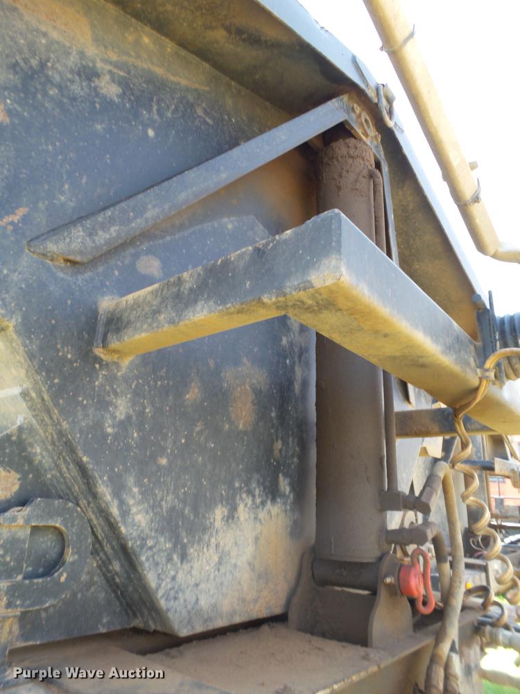 image for item DD1173 2001 Thurston Circle R side dump trailer