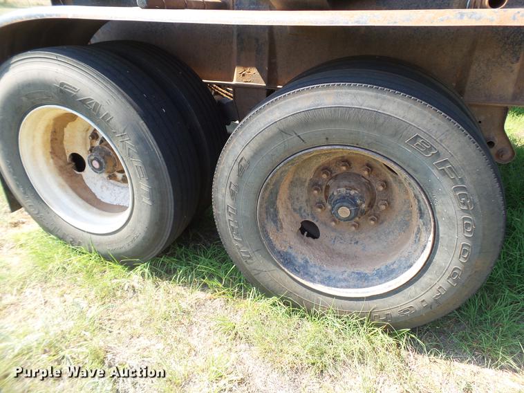image for item DD1173 2001 Thurston Circle R side dump trailer