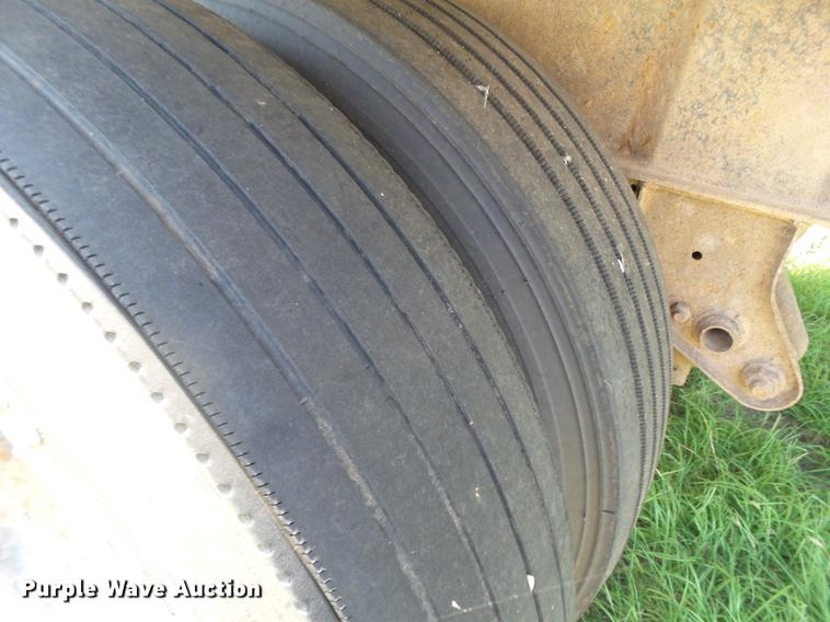 image for item DD1173 2001 Thurston Circle R side dump trailer