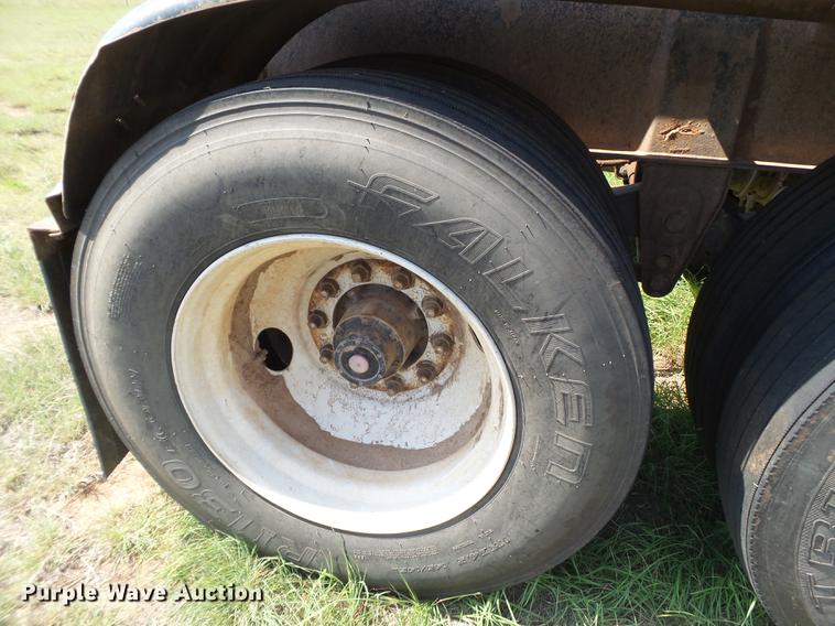 image for item DD1173 2001 Thurston Circle R side dump trailer