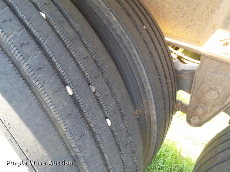 image for item DD1173 2001 Thurston Circle R side dump trailer