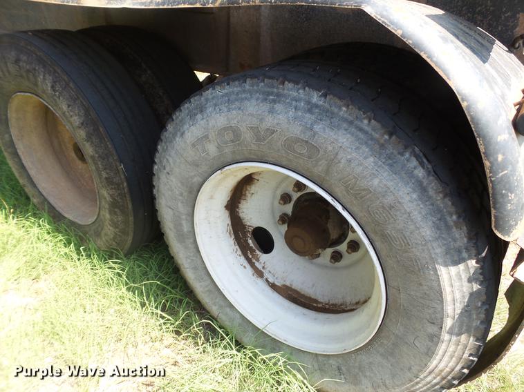 image for item DD1173 2001 Thurston Circle R side dump trailer