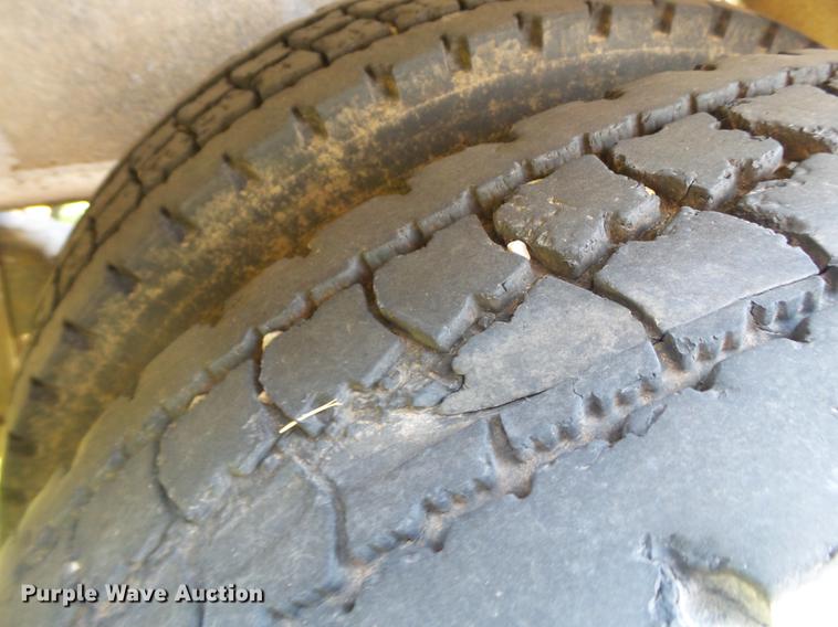 image for item DD1173 2001 Thurston Circle R side dump trailer