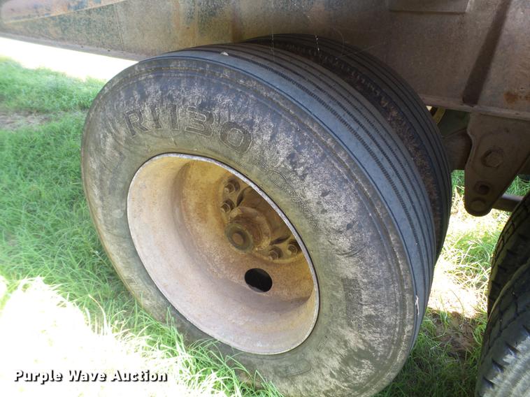 image for item DD1173 2001 Thurston Circle R side dump trailer