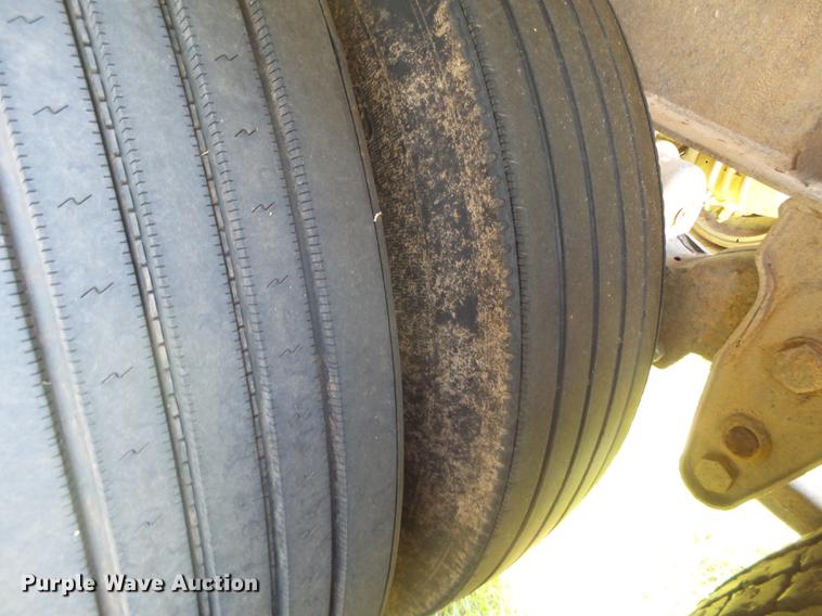 image for item DD1173 2001 Thurston Circle R side dump trailer