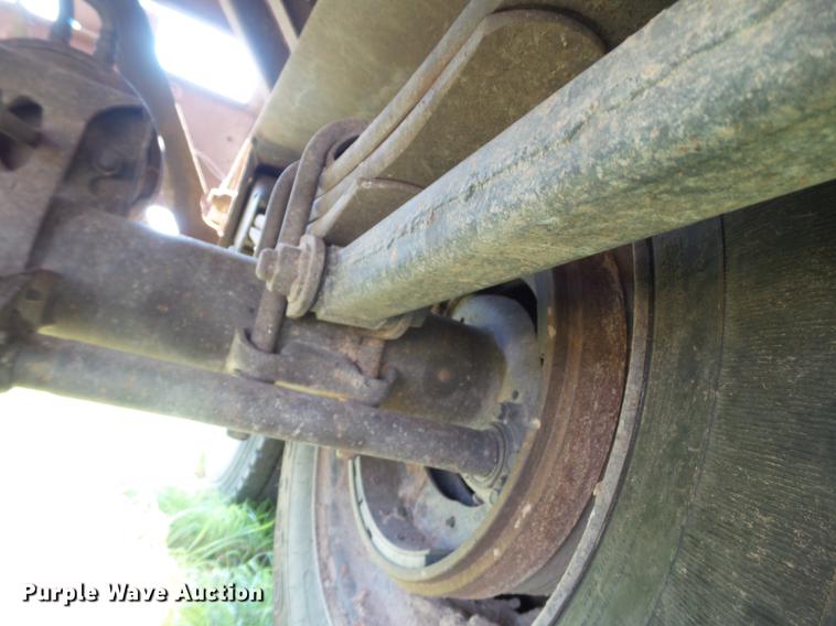 image for item DD1173 2001 Thurston Circle R side dump trailer