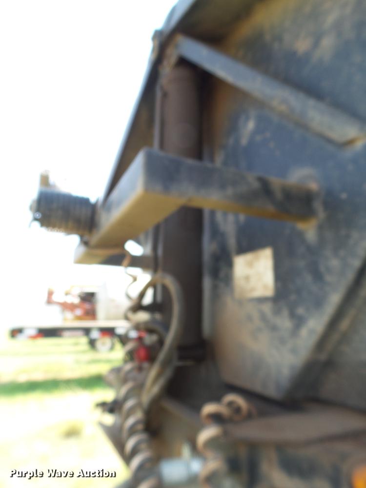 image for item DD1173 2001 Thurston Circle R side dump trailer