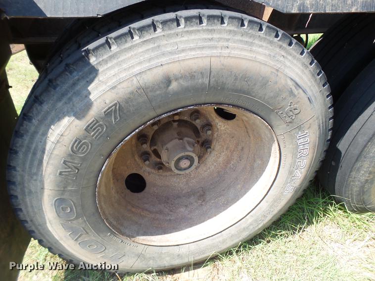 image for item DD1174 1998 Circle R side dump trailer