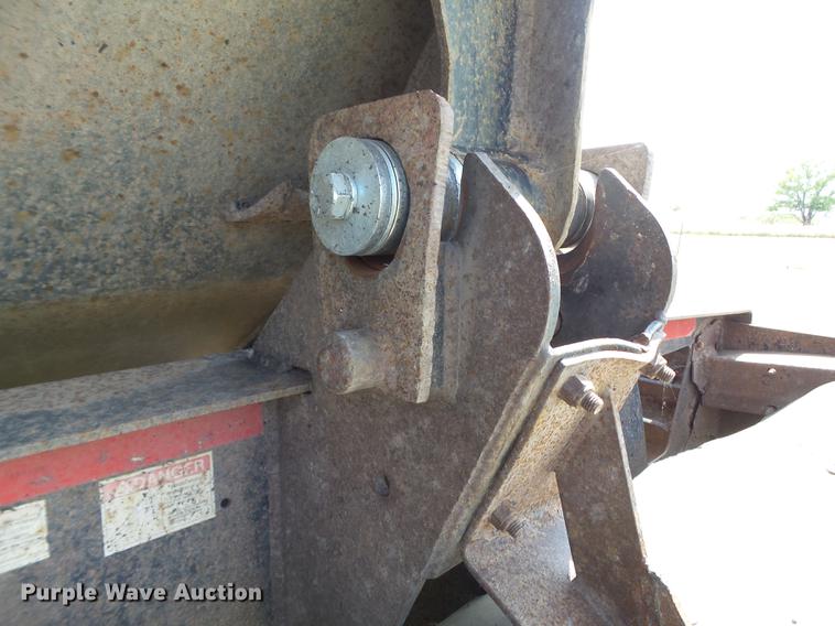 image for item DD1174 1998 Circle R side dump trailer