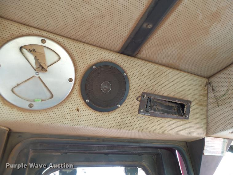 image for item DD1175 Case Tyler 4320 dry spreader applicator