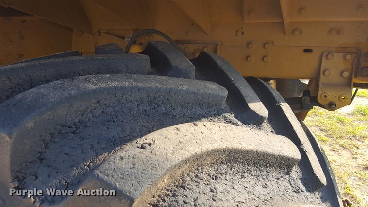 image for item DD1176 1999 Ag-Chem TerraGator 8104 dry spreader applicator