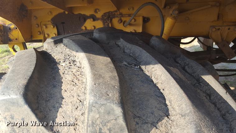 image for item DD1176 1999 Ag-Chem TerraGator 8104 dry spreader applicator