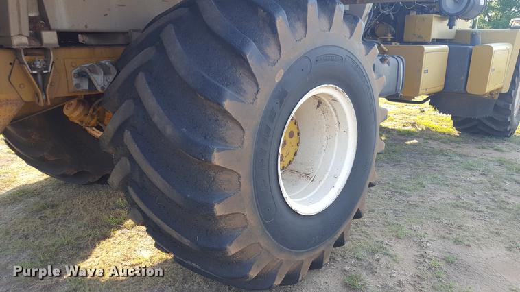 image for item DD1176 1999 Ag-Chem TerraGator 8104 dry spreader applicator