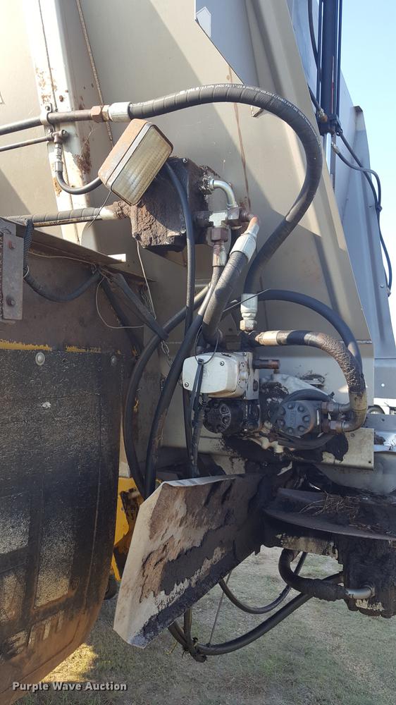 image for item DD1176 1999 Ag-Chem TerraGator 8104 dry spreader applicator