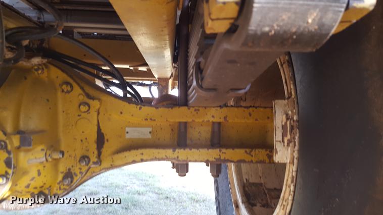 image for item DD1176 1999 Ag-Chem TerraGator 8104 dry spreader applicator