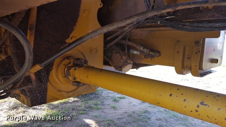 image for item DD1176 1999 Ag-Chem TerraGator 8104 dry spreader applicator