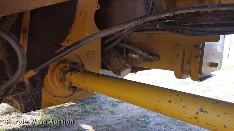 image for item DD1176 1999 Ag-Chem TerraGator 8104 dry spreader applicator