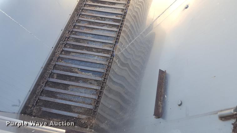 image for item DD1176 1999 Ag-Chem TerraGator 8104 dry spreader applicator