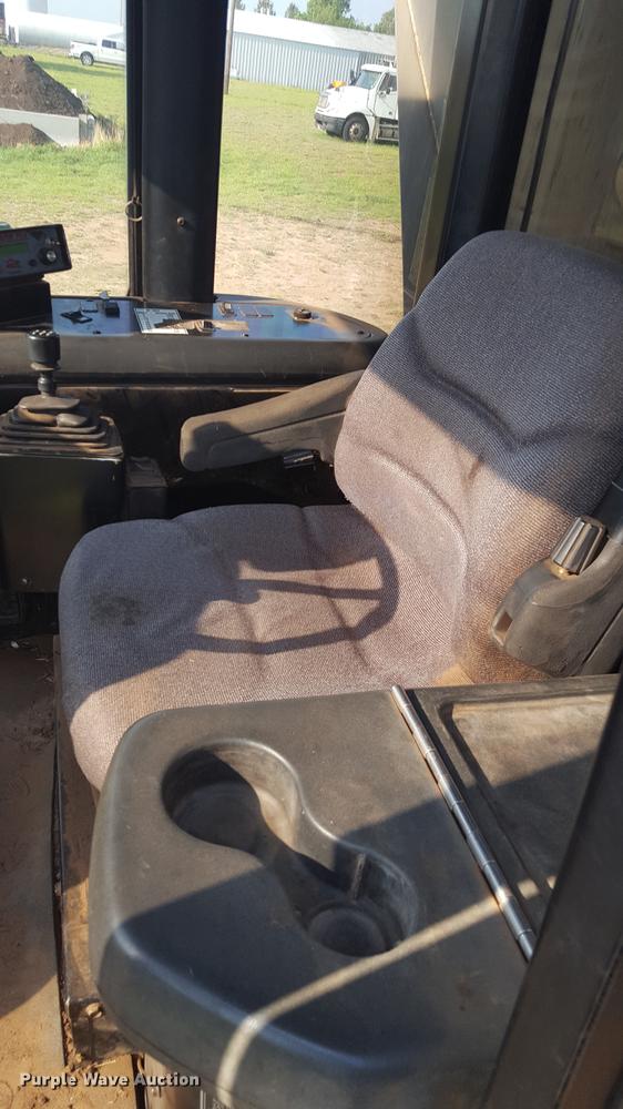 image for item DD1176 1999 Ag-Chem TerraGator 8104 dry spreader applicator