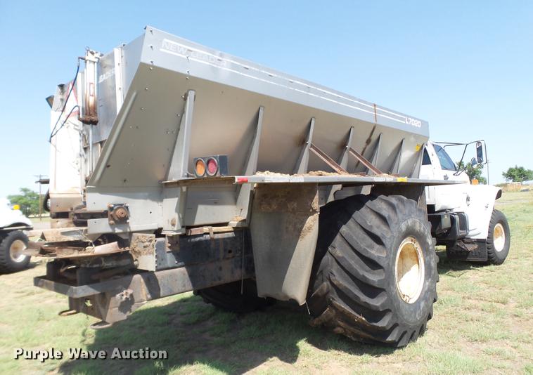 image for item DD1177 1995 GMC TopKick C6500 Stahly applicator truck