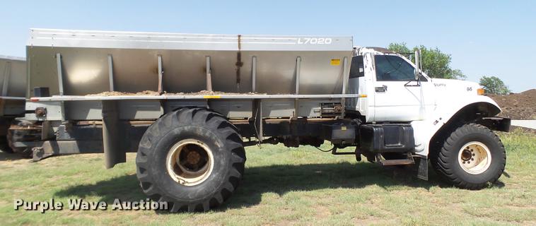 image for item DD1177 1995 GMC TopKick C6500 Stahly applicator truck